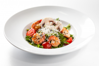 Arugula salad with shrimps