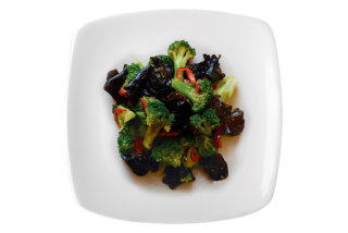Salad with brocoli and mushrooms 