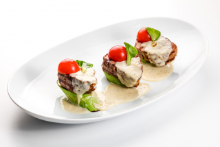 Grilled beef with Gorgonzola sauce