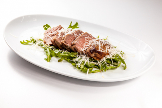 Grilled beef with rucola