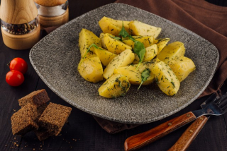 Картофель отварной с маслом и зеленью