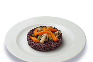 Чёрный рис с овощами на пару