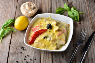 Судак запеченый  с  овощами и сыром