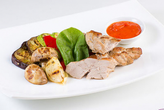 Pigtail pork tenderloin with grilled vegetables
