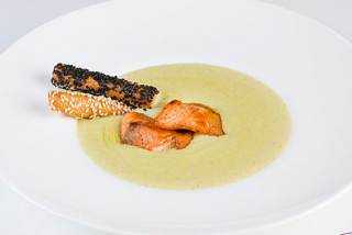 Cream soup with salmon and broccoli