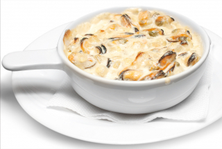 Mussels baked in a creamy sause