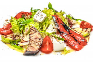 Salad with grilled vegetables, cherry tomatoes and cheese feta 