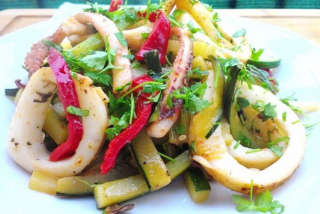 Salad with vegetables and calamari