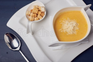 Chicken soup-cream with croutons