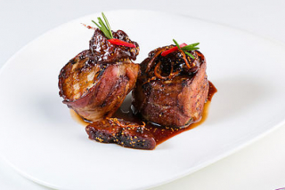 Pork medallions in bacon with fig sauce