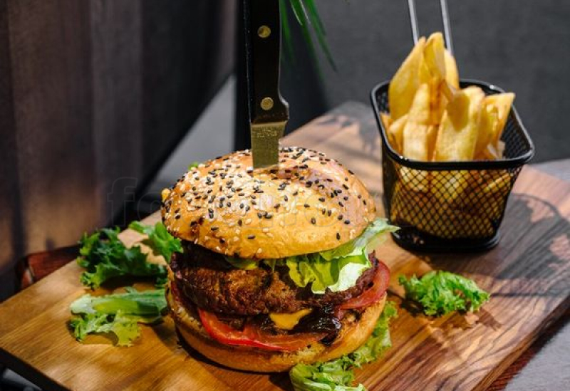black_angus_burger.jpg
