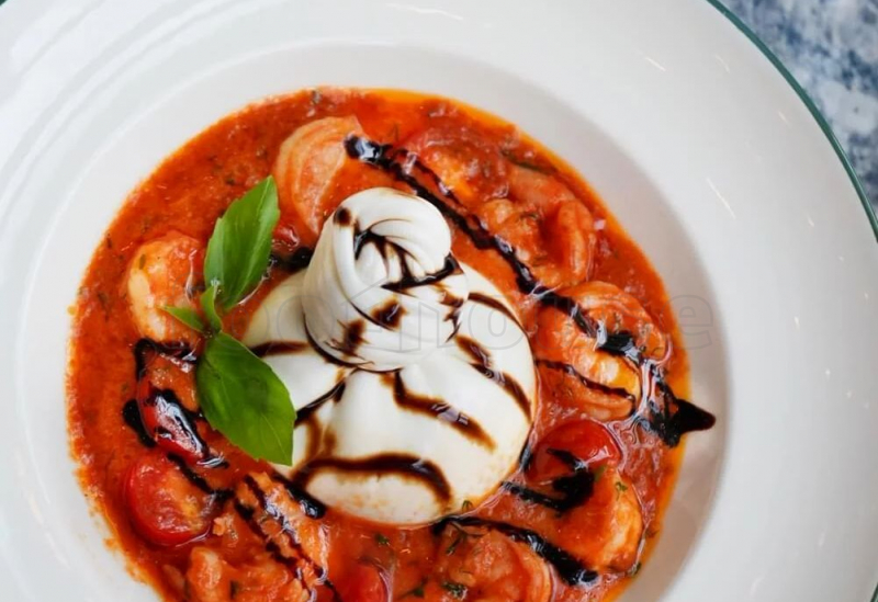 buratta_s_krevetkami_tomatami_i_pechennym_percem.jpg