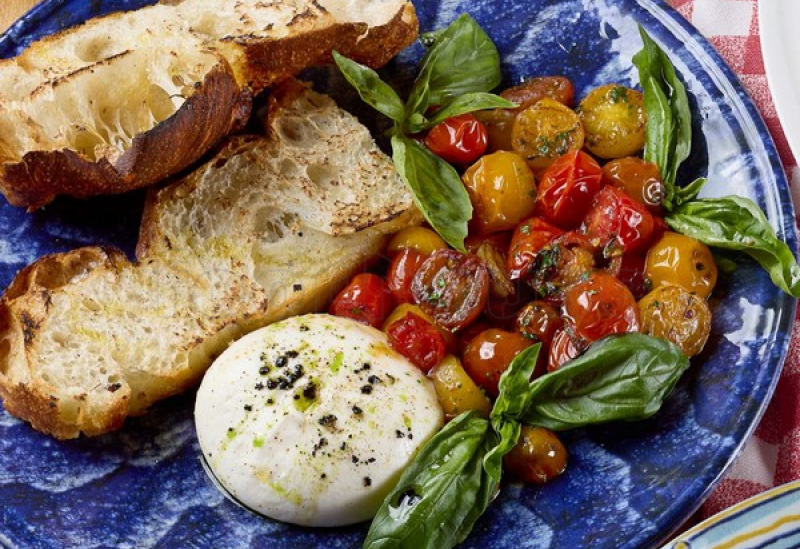 burrata_cu_rosii_cerry_coapte_si_ciabatta_320_gr._160_lei.jpg