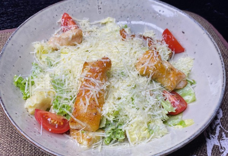 caesar_cu_pui.jpg
