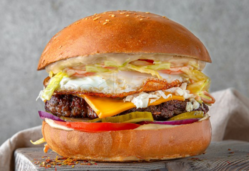 egg_bacon_burger.jpg
