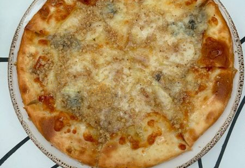 khachapuri_cu_pere_si_gorgonzola.jpg
