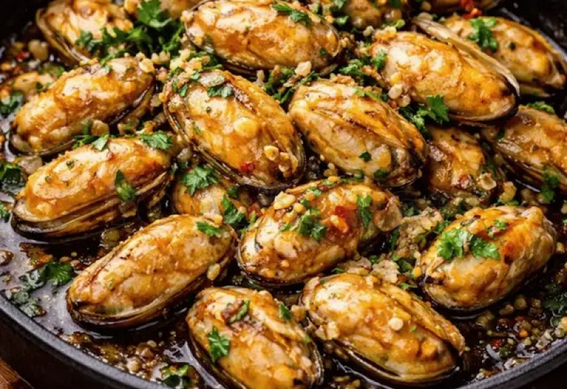 myaso_midiy_obzharennoe_v_slivochnom_masle_soevom_souse_s_chesnochkom_i_limonchikom_500gr.jpg