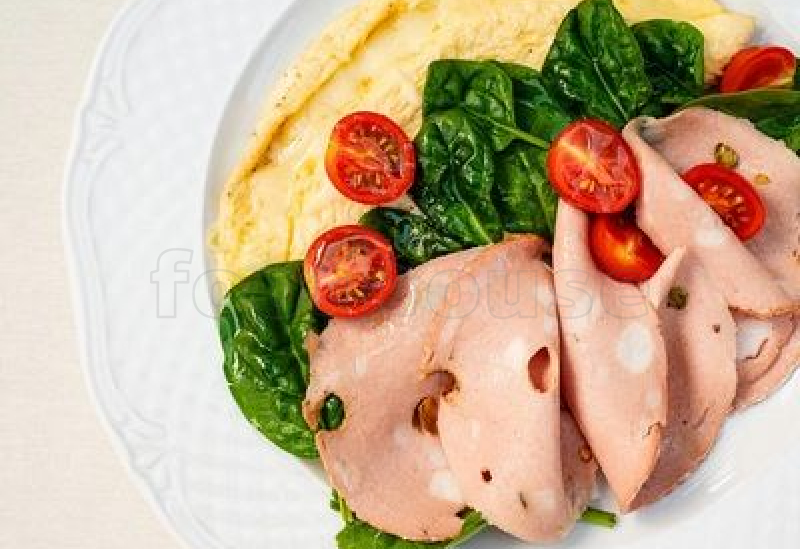 omlet_iz_treh_yaic_s_mortadelloy.jpg