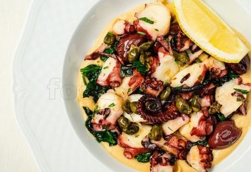 osminog_s_humusom_i_olivkami_kalamata.jpg