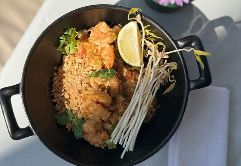 pad_thai_shrimp_noodles_s_krevetkami.jpg