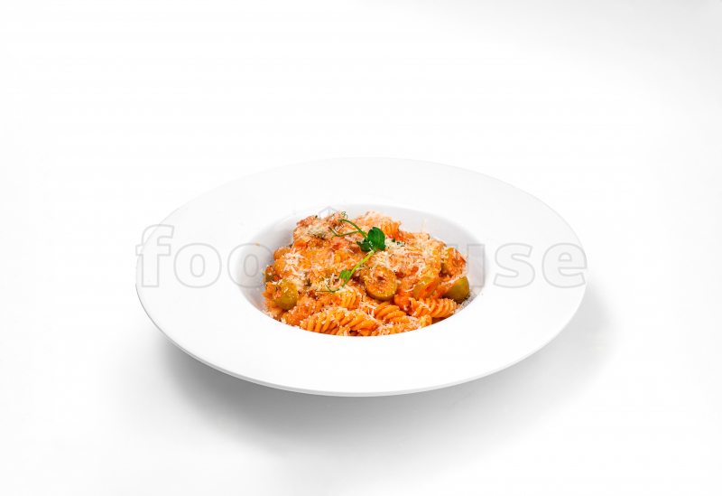 pasta_v_tomatnom_souse_s_olivkami.jpg