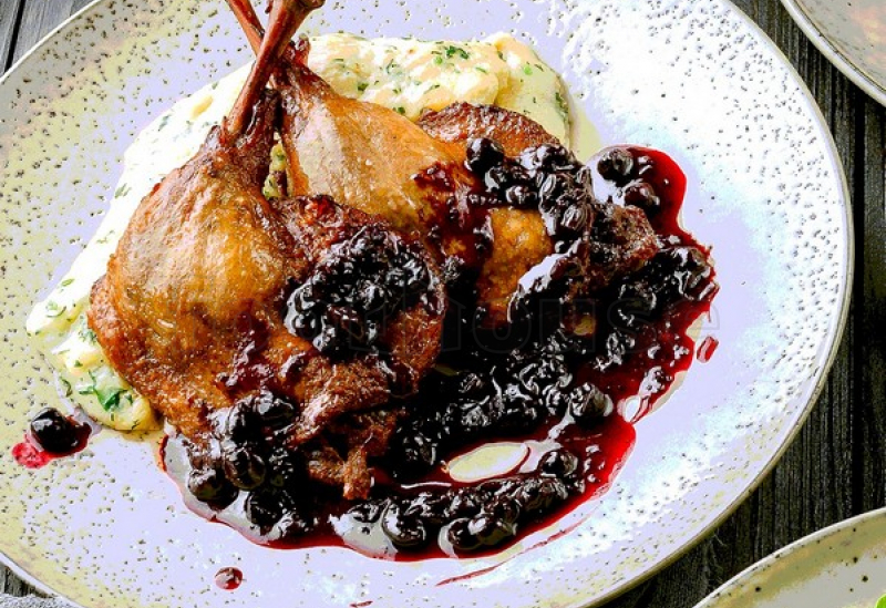 picior_de_rata_confit_cu_cartofi_veloute.jpg