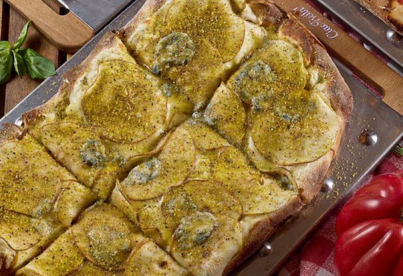 pinsa_gorgonzola_si_pere.jpg