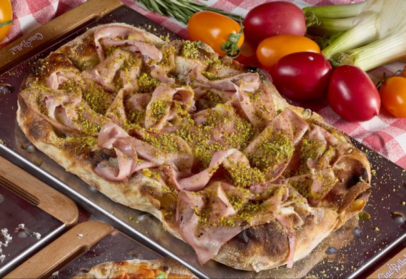 pinsa_mortadella_cu_ulei_de_trufe.jpg