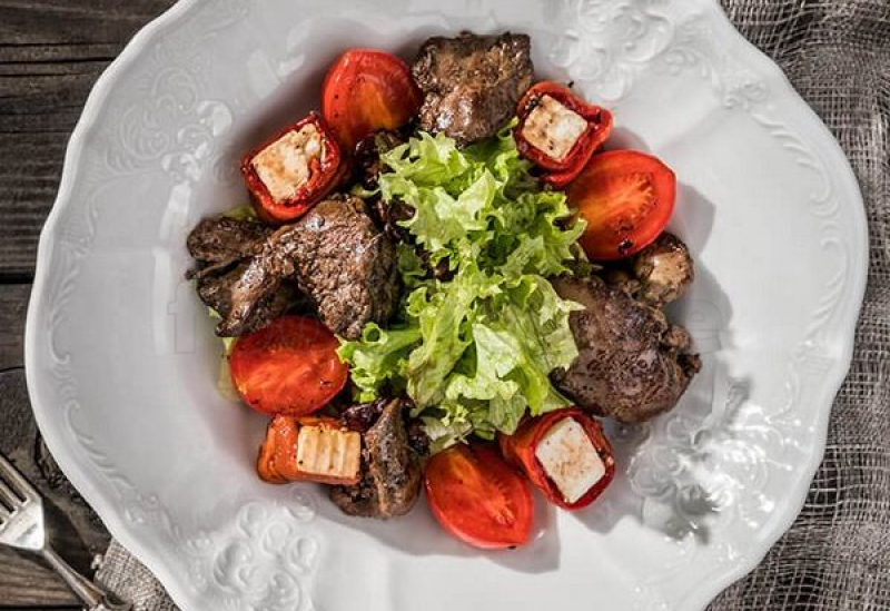 salat-miks_s_kurinoy_pechenyu_i_pechenym_percem.jpg