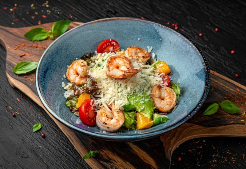 salat_s_avokado_citrusami_i_tigrovymi_krevetkami.jpg