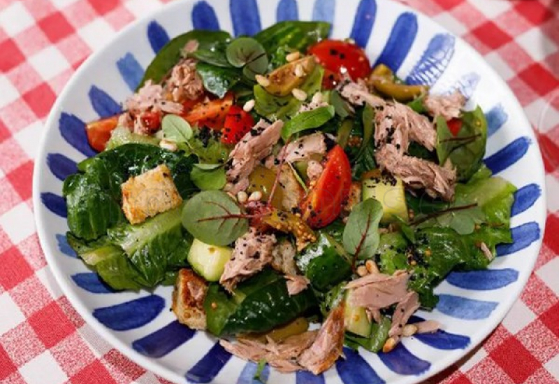 salat_s_tuncom_i_olivkami.jpg