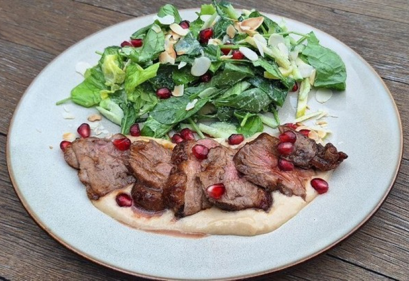 salata_cu_piept_de_rata_si_sos_de_nuci.jpg