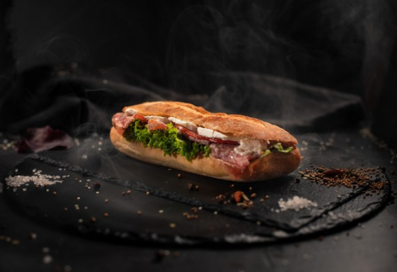 sandwich_cu_saleami_si_feta.jpg