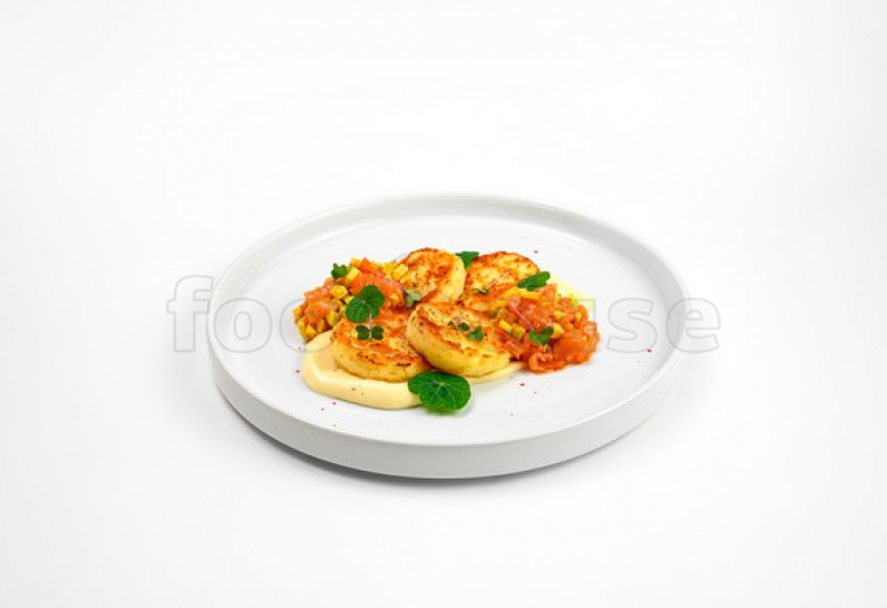 solenye_syrniki_s_tartarom_iz_avokado_i_lososya.jpg
