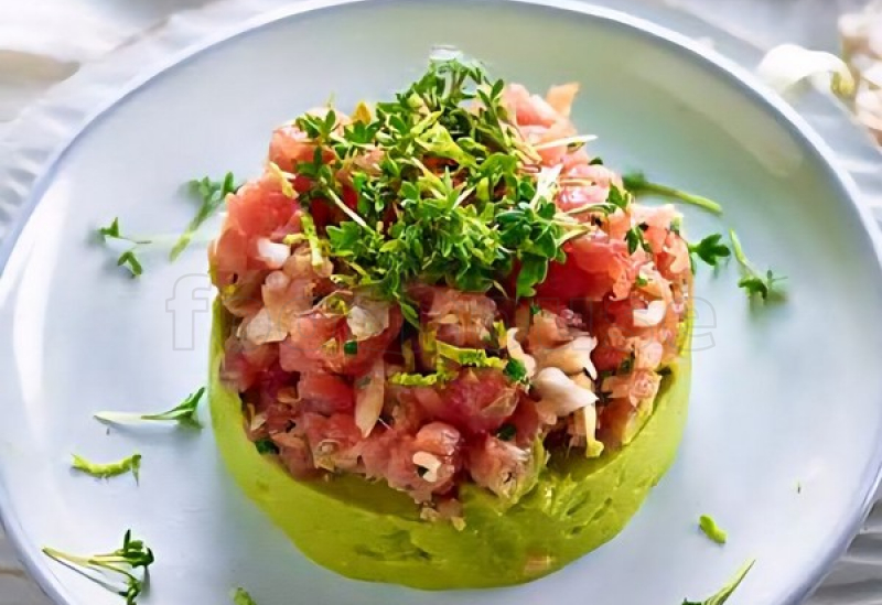 tartar_de_somon_cu_crema_de_avocado.jpg