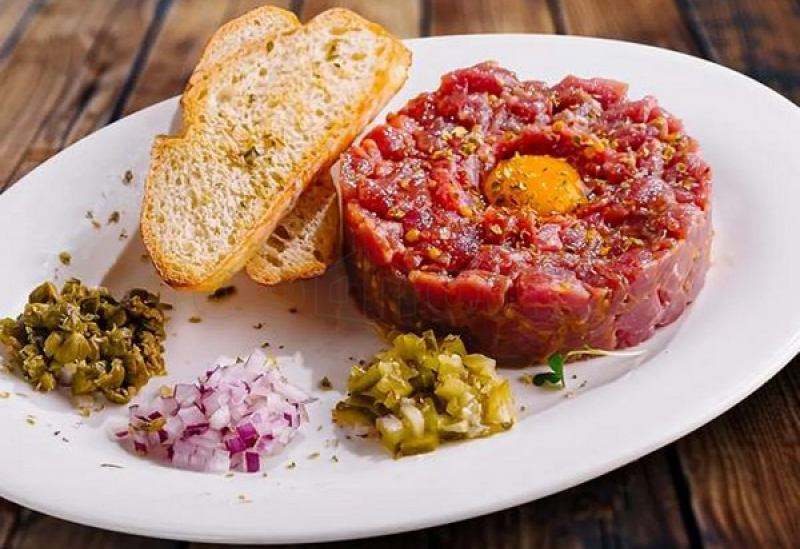 tartar_iz_telyatiny_s_mussom_iz_parmezana.jpg