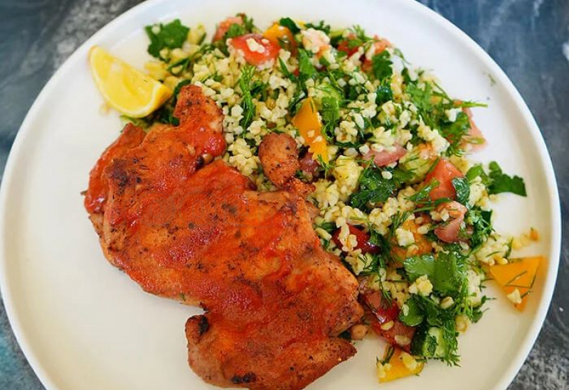 tomlenoe_bedro_indeyki_v_tomatnoy_glazuri_s_tabule.jpg